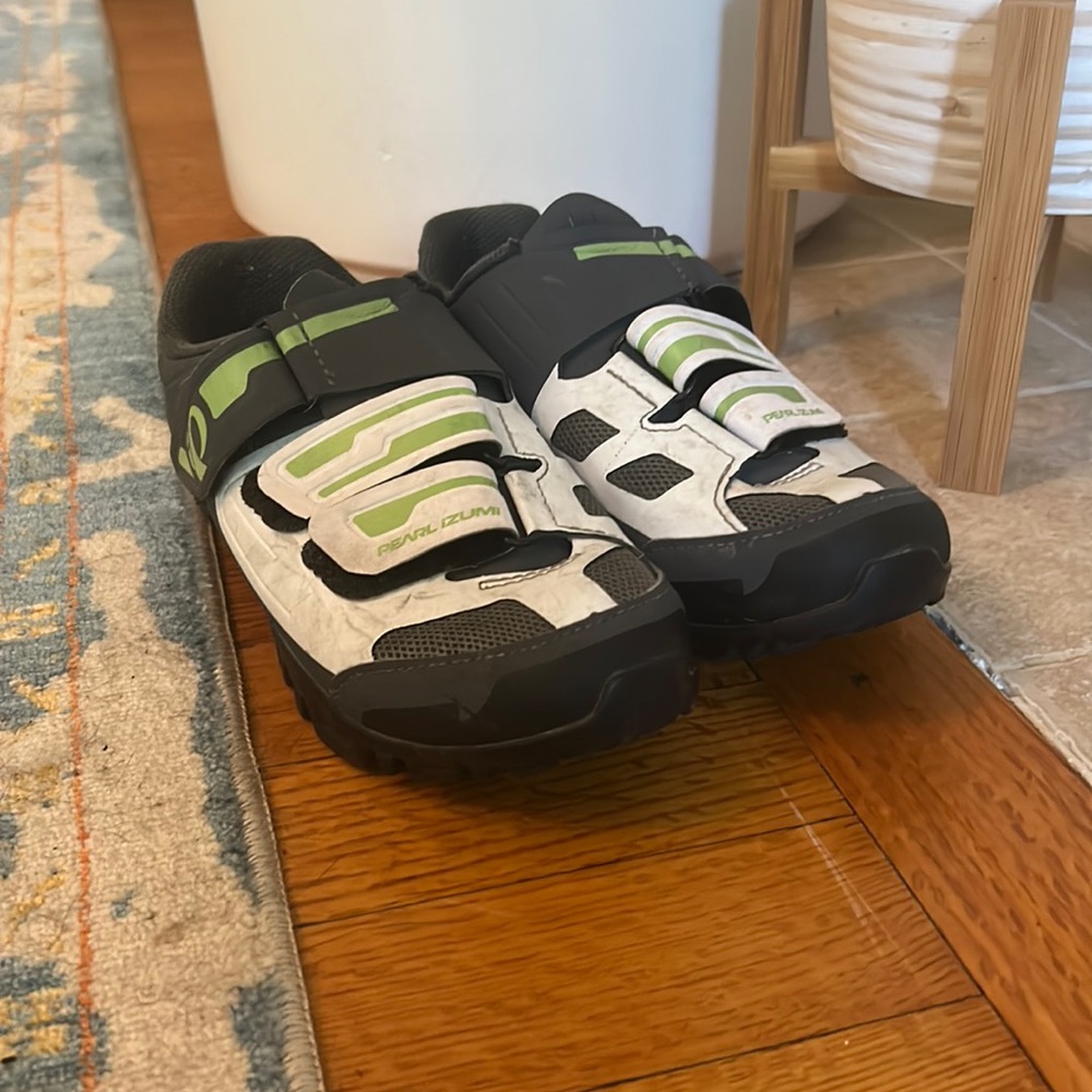 Pearl Izumi lightweight cycling shoes